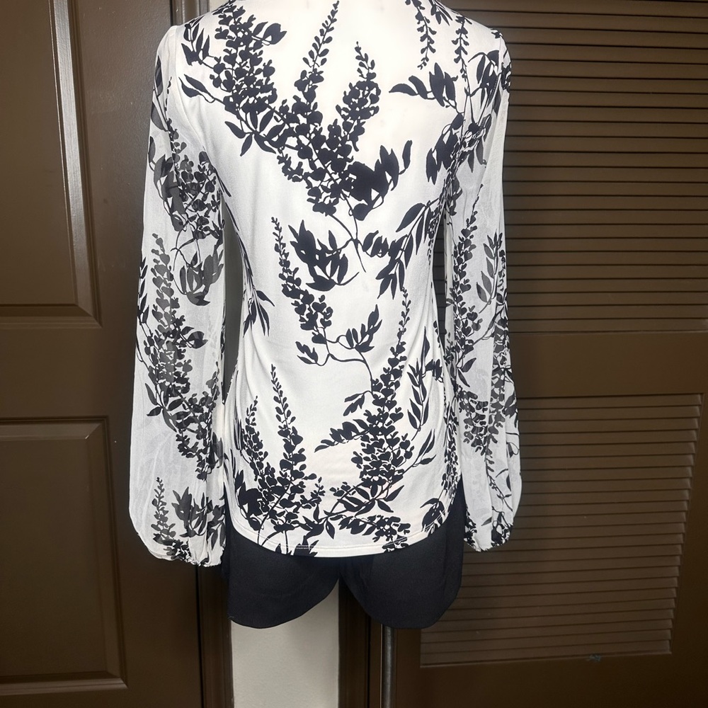 White House Black Market | MJ Lace Front Floral Blouse - Picture 2 of 3